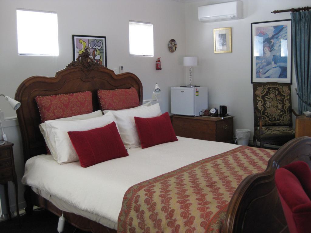 Three Chimneys Bed And Breakfast Boutique Guest House Олбані Номер фото